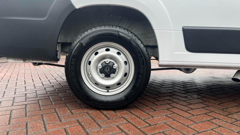 Peugeot Boxer 3500 L3 Diesel 2.2 BlueHDi 140 H2 Van Professional